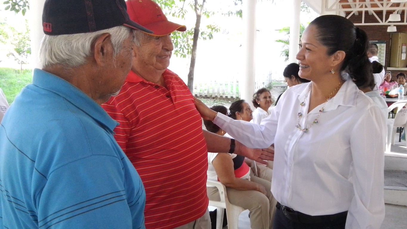 La Presidenta de Villa de Álvarez, Yulenny Cortés visitó las instalaciones del DIF Municipal