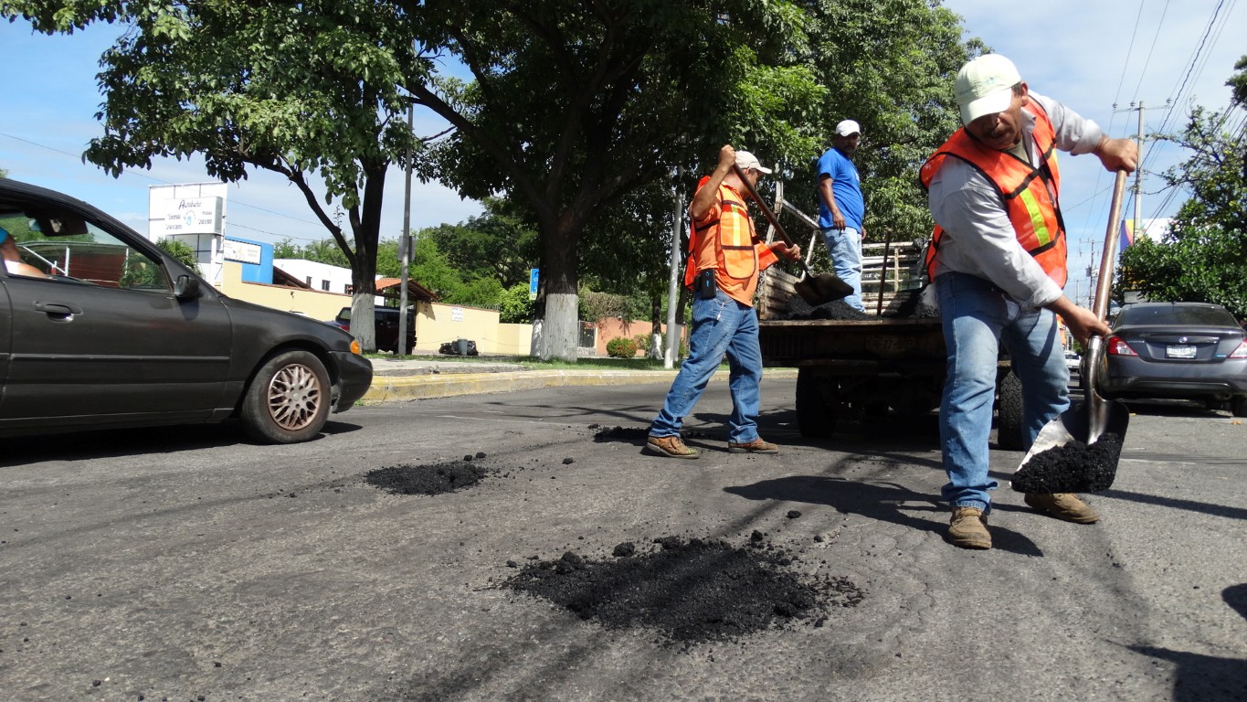 Arranca programa de bacheo en Villa de Álvarez