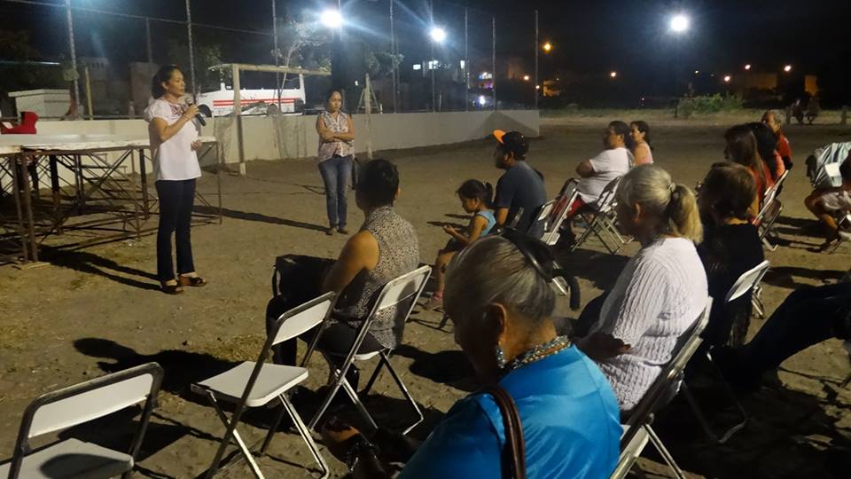 El grupo del DIF municipal llevó alegría a la colonia La Reserva en donde los habitantes cantaron y bailaron con sus interpretaciones.