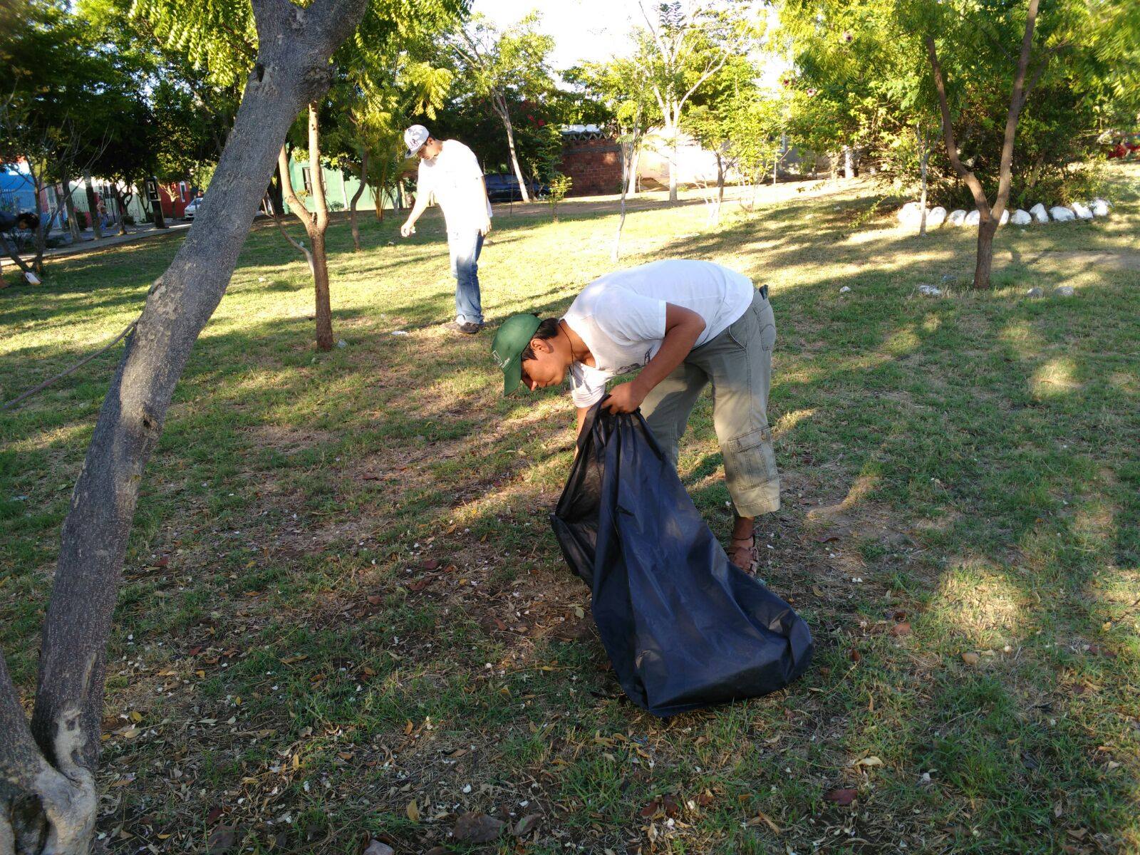 Los trabajos de limpieza en colonias y jardines de la ciudad son prioridad para el gobierno.