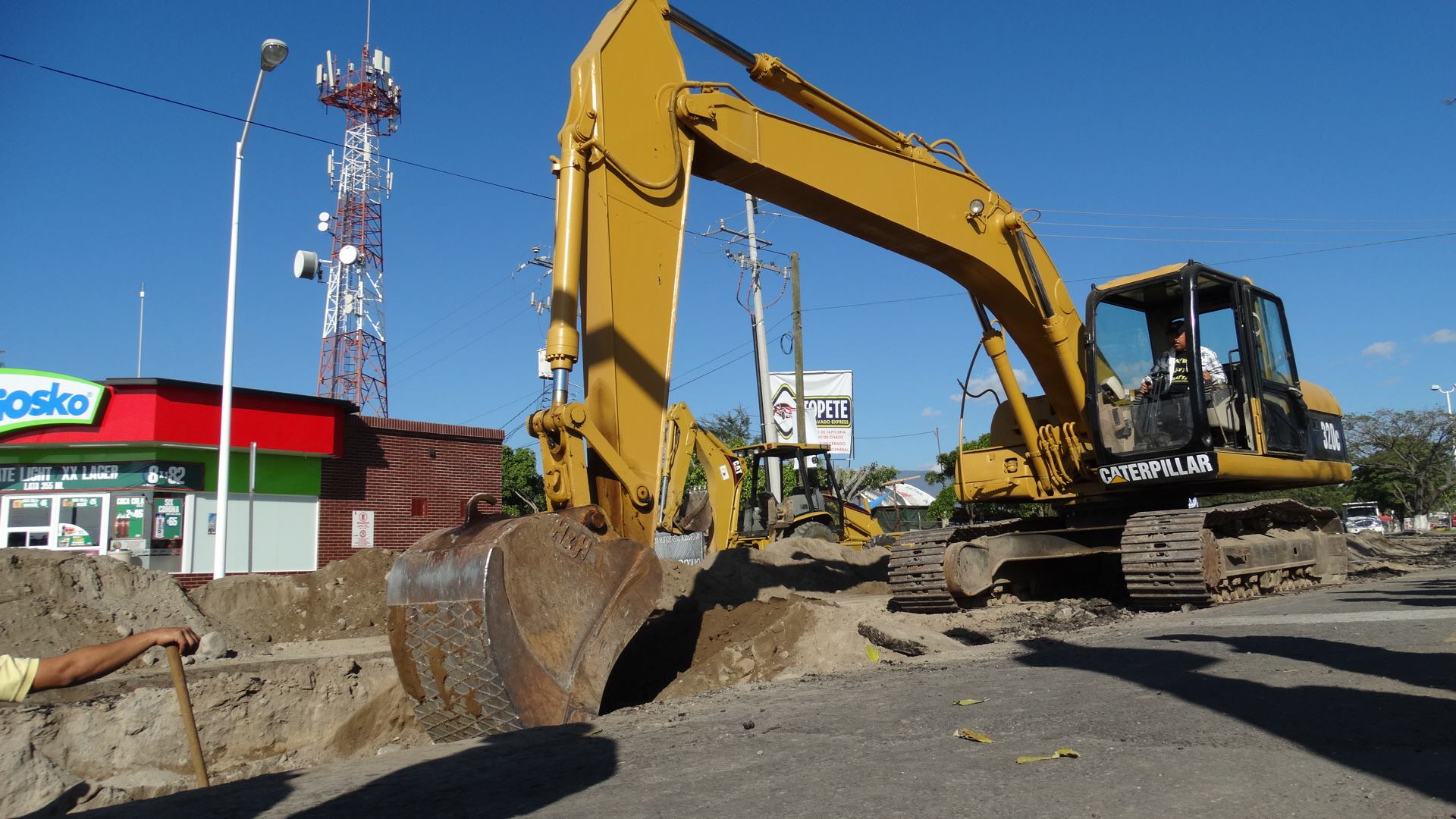 Arranca la construcción de la primera etapa del colector pluvial de la zona norte, a la altura de la glorieta de Los Perritos.