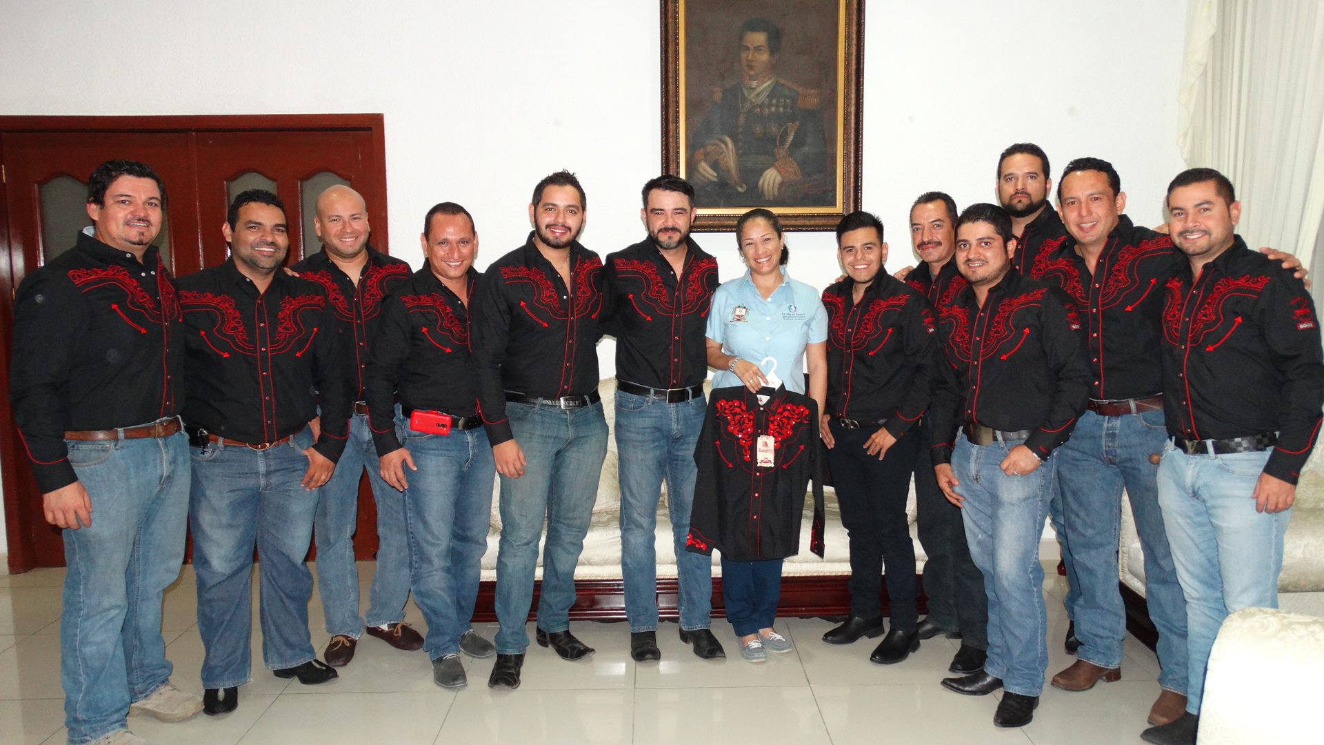 La presidenta municipal, Yulenny Cortés se reunió con la asociación civil Villalvarenses por Tradición.