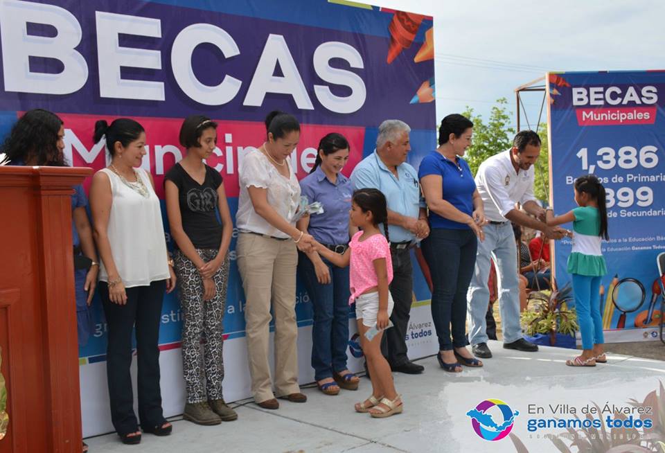 La alcaldesa Yulenny Cortés León, dio inicio a la entrega de becas correspondientes al programa de “Estímulos a la Educación Básica”.