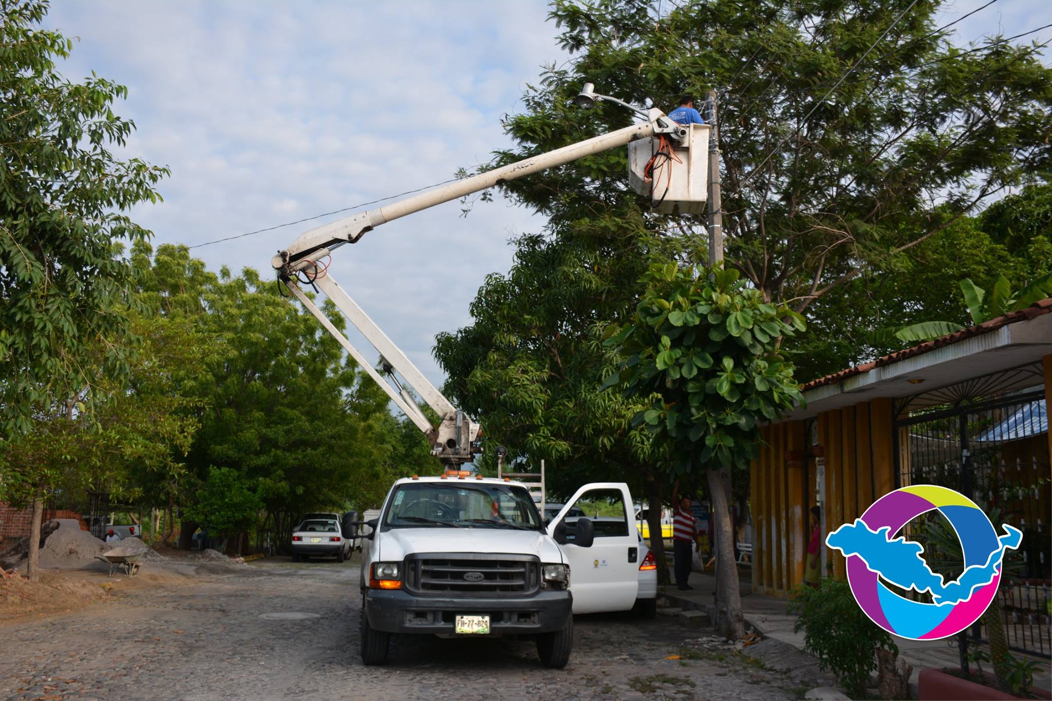 Repara Alumbrado Público luminarias en la colonia Leandro Valle