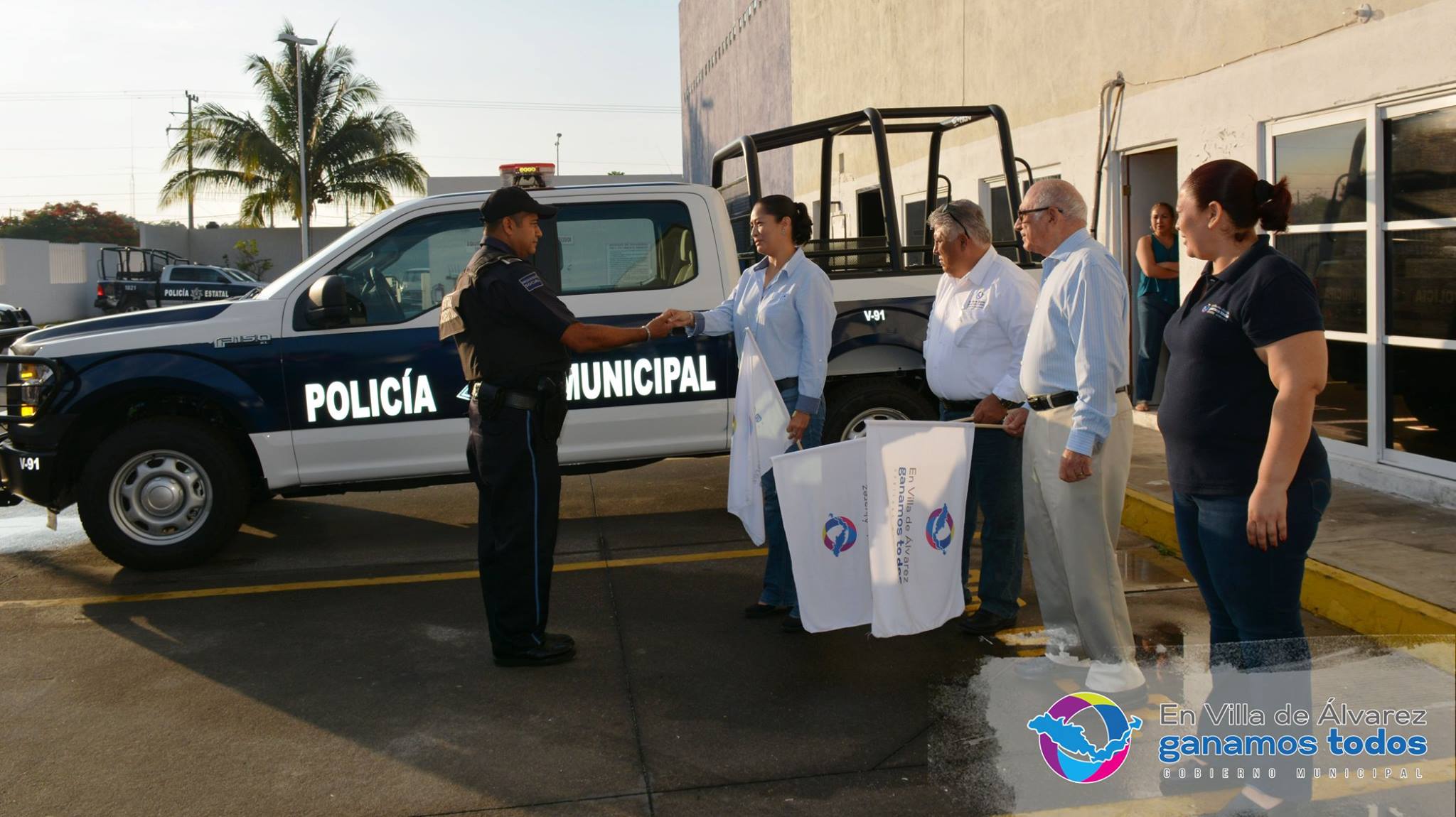 Entrega alcaldesa Yulenny Cortés equipo a Seguridad Pública Municipal