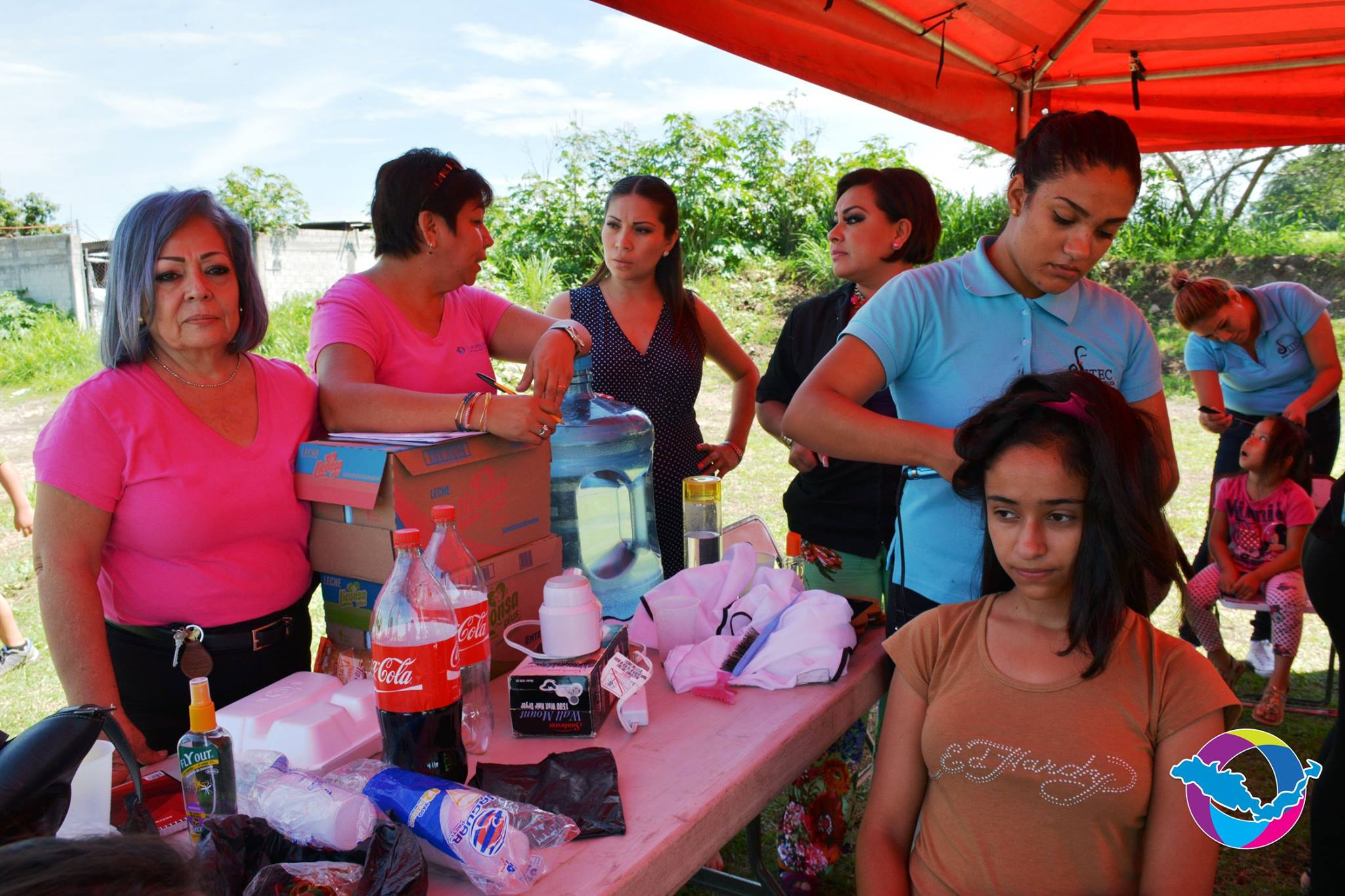 El Instituto Villalvarense De La Mujer lleva brigada gratuita de corte de cabello a Lomas Altas