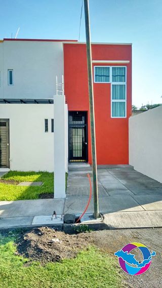 Reubican poste de alumbrado público en la colonia Villa Carlo