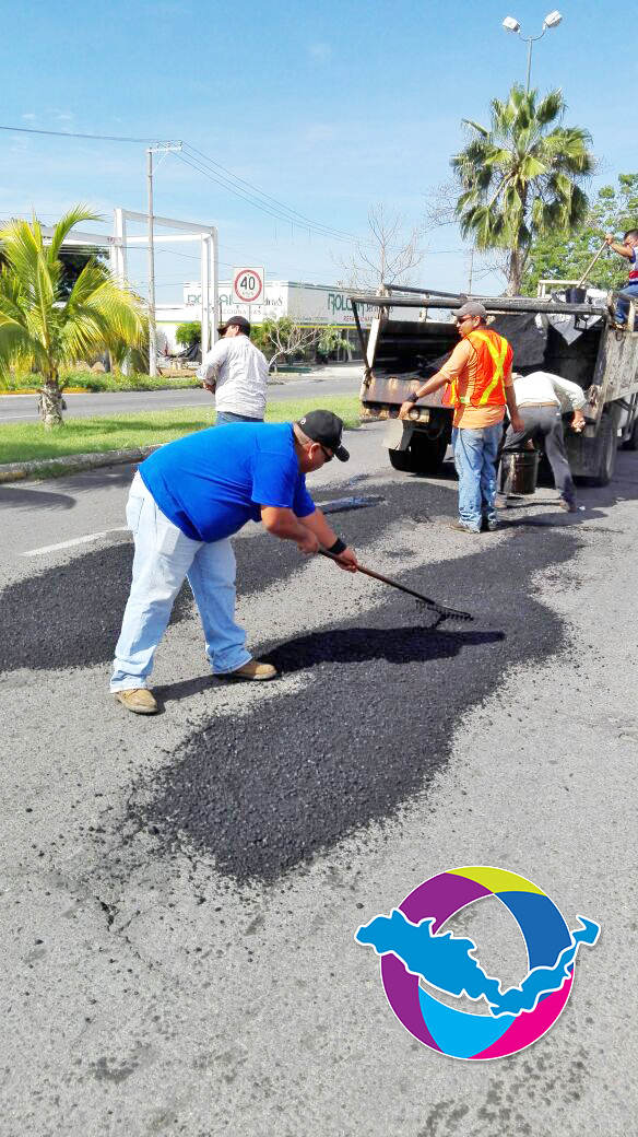 Realizan mantenimiento de bacheo de la Diosa del Agua hasta el Complejo de Seguridad