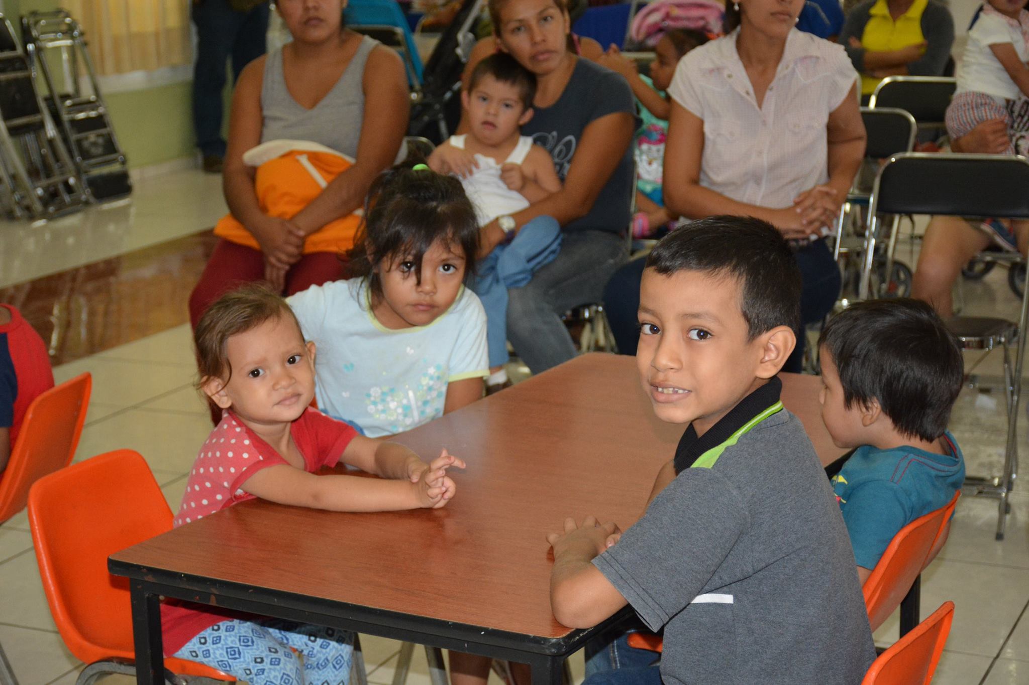 Apoya con despensas NutreDIF a familias villalvarenses
