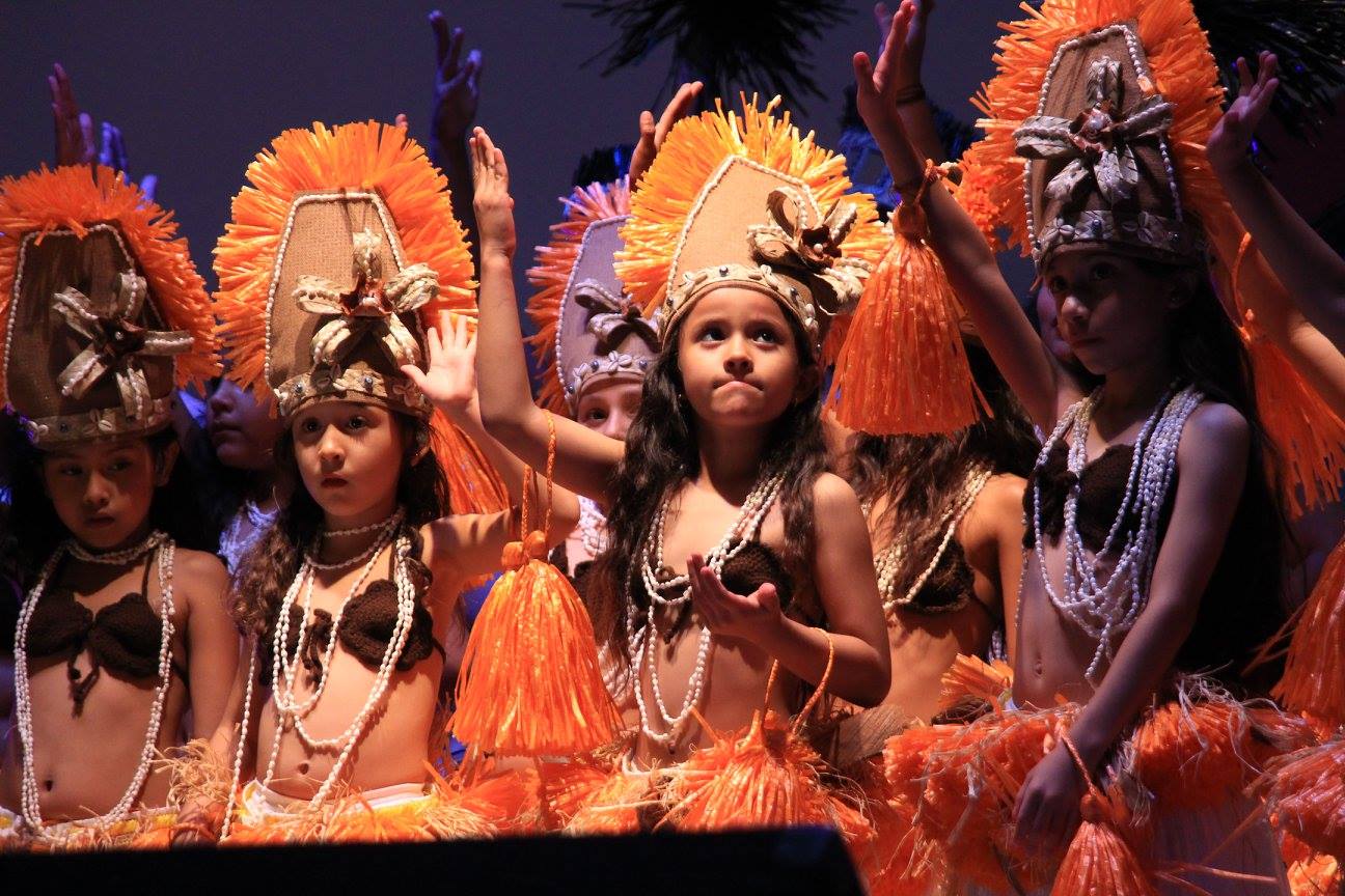Presentan Danzas Polinesias Kaunu Ke Maika en el Teatro La Villa