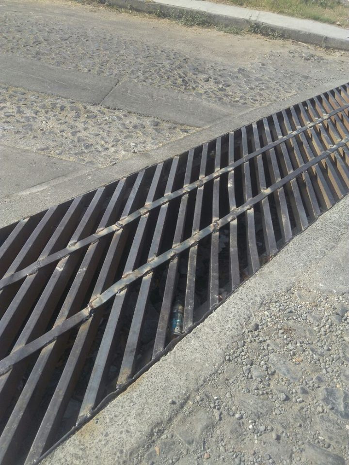 Reparan alcantarilla dañada en la colonia San Isidro