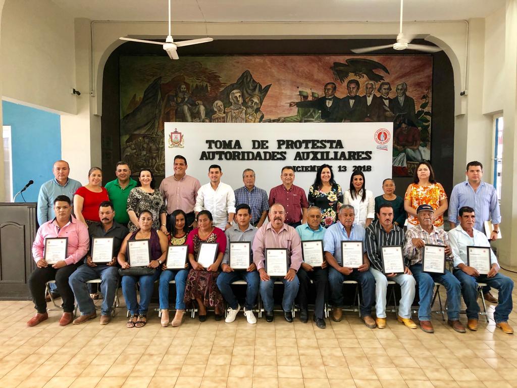 Rinden Protesta las Nuevas Autoridades Auxiliares de Villa de Álvarez, ante el Cabildo